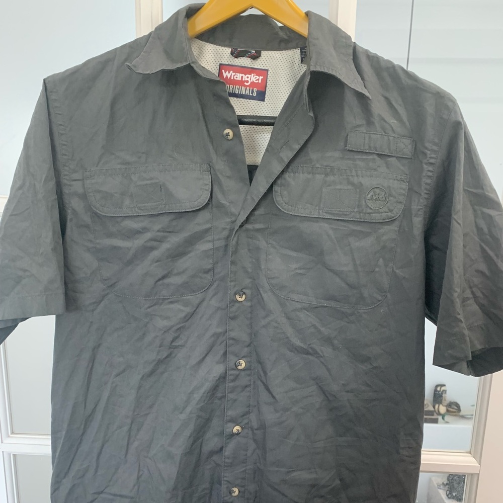 4/$20 Wrangler men’s short sleeve shirt  A6